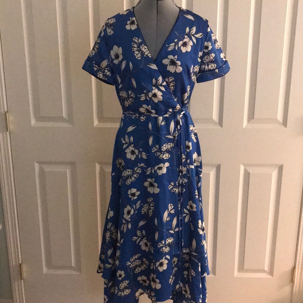 WHBM White House Black Market Blue White Black Floral Wrap Midi Dress 6